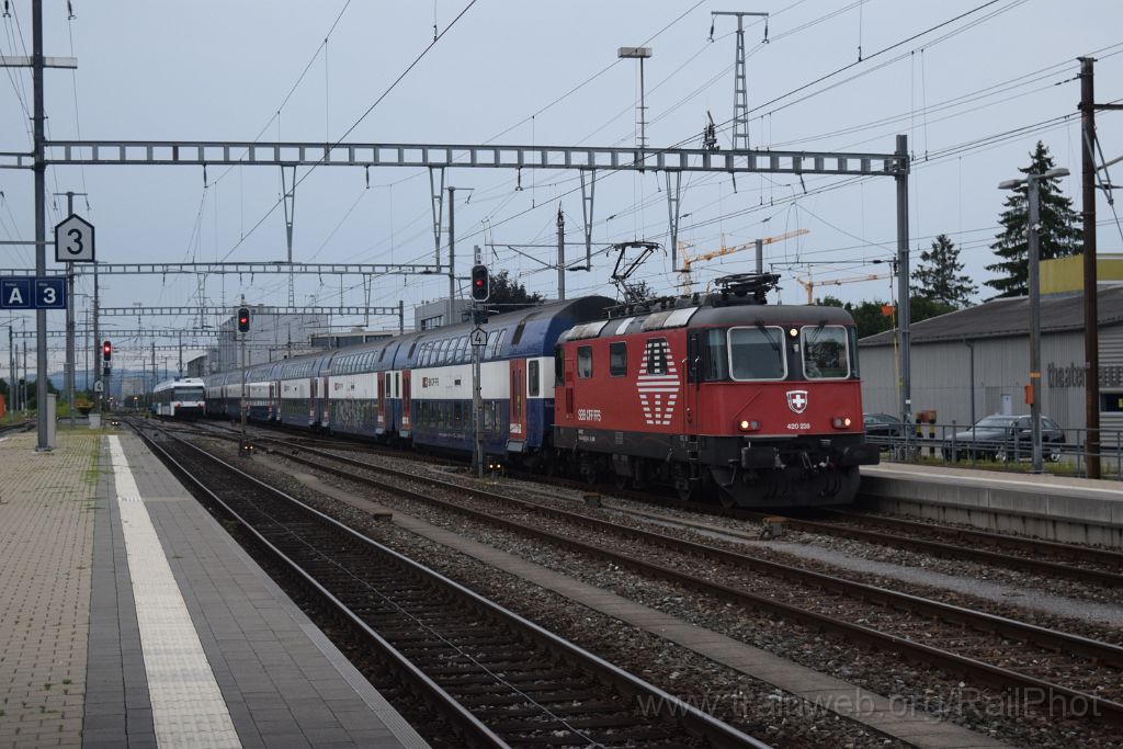 4067-0006-020816.jpg - SBB-CFF Re 420.230-5 + Thurbo RABe 526.684-6 / Weinfelden 2.8.2016
