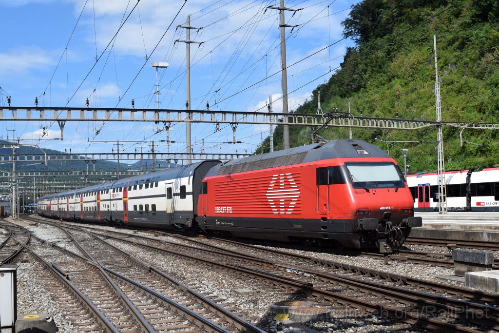 4070-0017-030816.jpg - SBB-CFF Re 460.015-1 "Uf u dervo" / Olten 3.8.2016