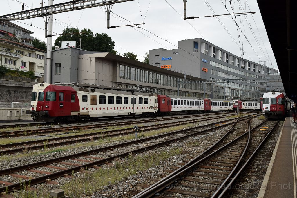 4109-0010-290816.jpg - TPF RBDe 567.173-0 "La Glâne" + RBDe 567.171-4 "La Sarine" + RBDe 567.182-1 "Courtepin" / Fribourg 29.8.2016
