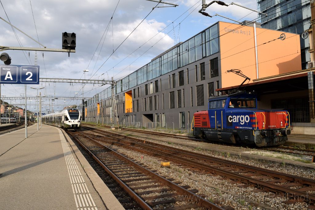 4110-0046-290816.jpg - SBB-CFF Eem 923.026-9 "Hofberg" + TPF RABe 527.198 "BCF" / Neuchâtel 29.8.2016