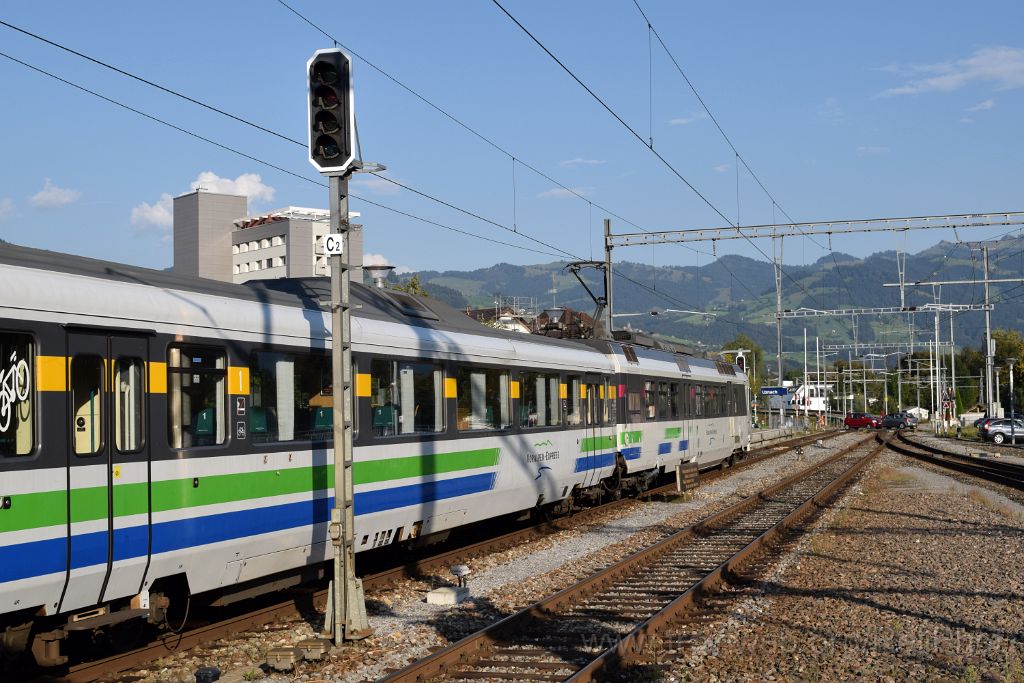 4135-0003-120916.jpg - SOB RBDe 561.174-4 / Uznach 12.9.2016
