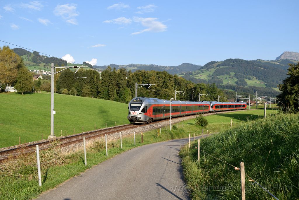 4135-0022-120916.jpg - SOB RABe 526.041-9 "Mythen" + RABe 526.059-1 "St.Anton" / Kaltbrunn 12.9.2016