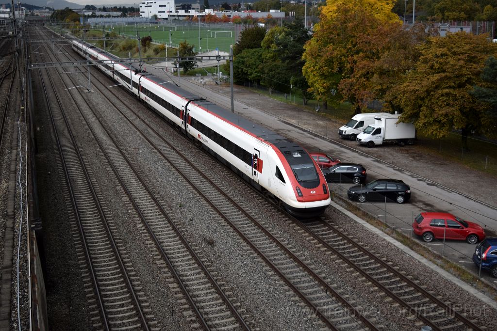 4229-0035-181016.jpg - SBB-CFF ICN RABDe 500.021 "Jeremias Gotthelf" / Zürich-Mülligen (Hermetschloobrücke) 18.10.2016