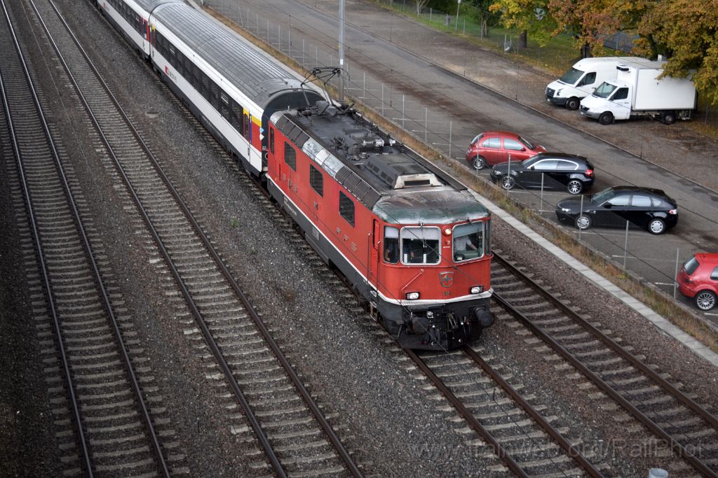 4230-0034-181016.jpg - SBB-CFF Re 4/4'' 11124 / Zürich-Mülligen (Hermetschloobrücke) 18.10.2016