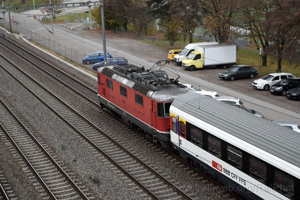 4239-0003-081116.jpg - SBB-CFF Re 4/4" 11131 / Zürich-Mülligen (Hermetschloobrücke) 8.11.2016