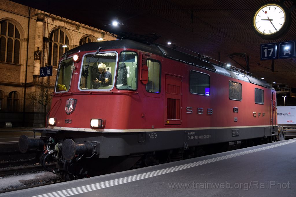 4245-0025-091116.jpg - SBB-CFF Re 4/4" 11303 / Zürich HB 9.11.2016