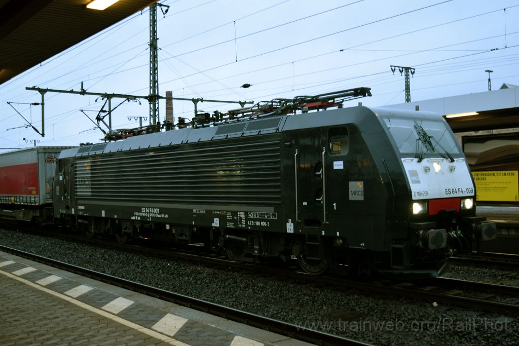 4246-0014-101116.jpg - MRCE ES 64 F4-009 / Fulda Hbf 10.11.2016