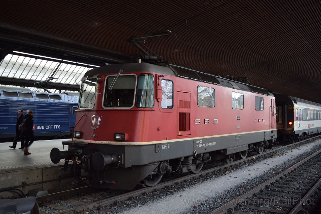 4263-0028-131116.jpg - SBB-CFF Re 4/4" 11303 / Zürich HB 13.11.2016