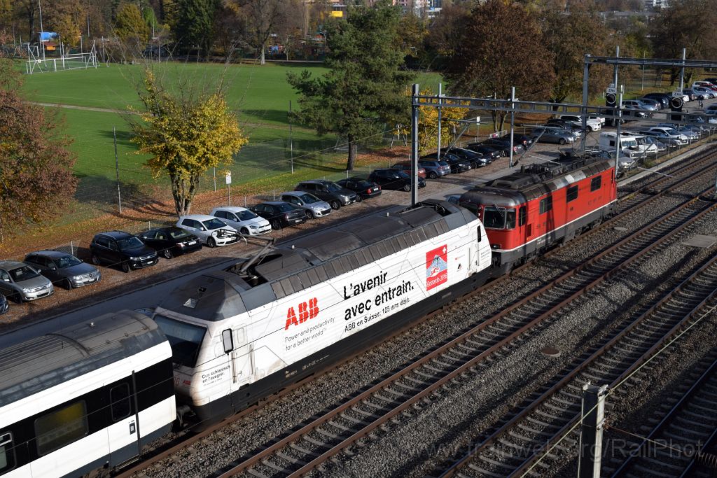 4271-0040-151116.jpg - SBB-CFF Re 460.052-4 "Eigenamt" + Re 4/4" 11111 / Zürich-Mülligen (Hermetschloobrücke) 15.11.2016