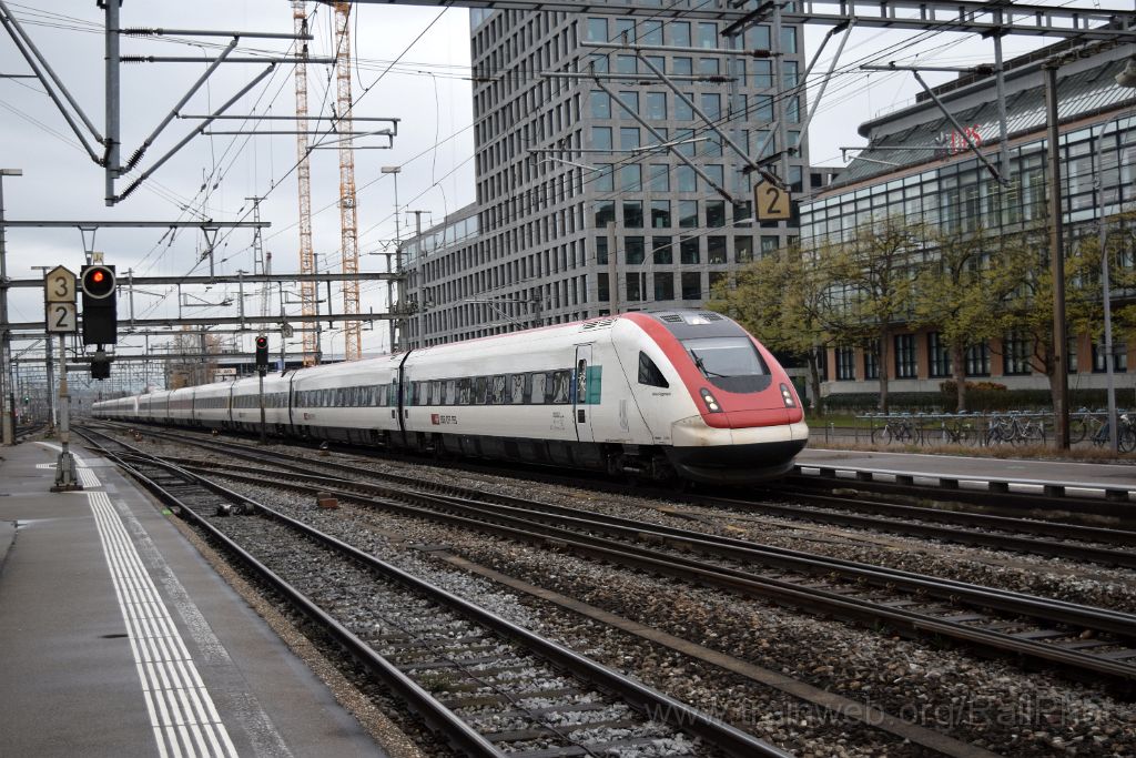 4273-0011-161116.jpg - SBB-CFF ICN RABDe 500.035 "Nikolaus Riggenbach" + ICN RABDe 500.038-5 "Arthur Honegger" / Zürich-Altstetten 16.11.2016