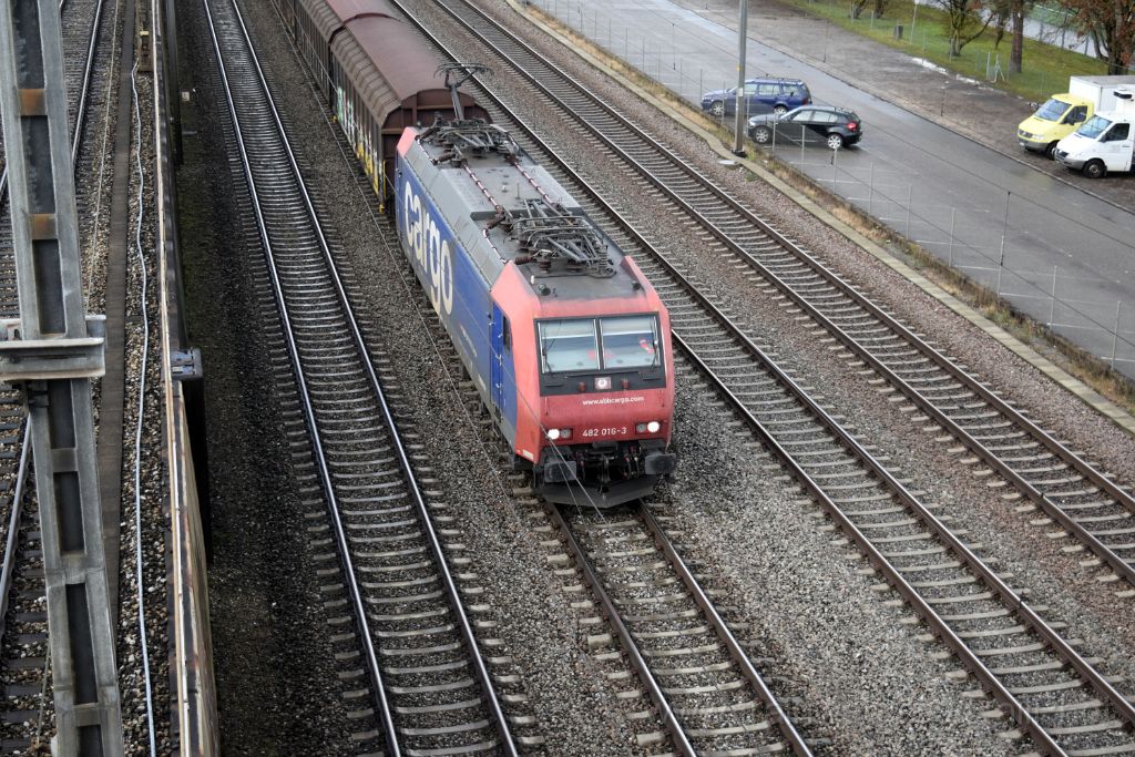 4277-0013-171116.jpg - SBB-CFF Re 482.016-3 / Zürich-Mülligen (Hermetschloobrücke) 17.11.2016