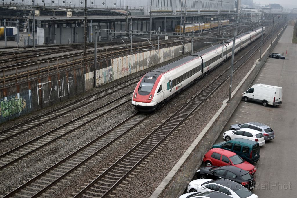 4283-0025-151216.jpg - SBB-CFF ICN RABDe 500.040 "Graf Zeppelin" / Zürich-Mülligen (Hermetschloobrücke) 15.12.2016