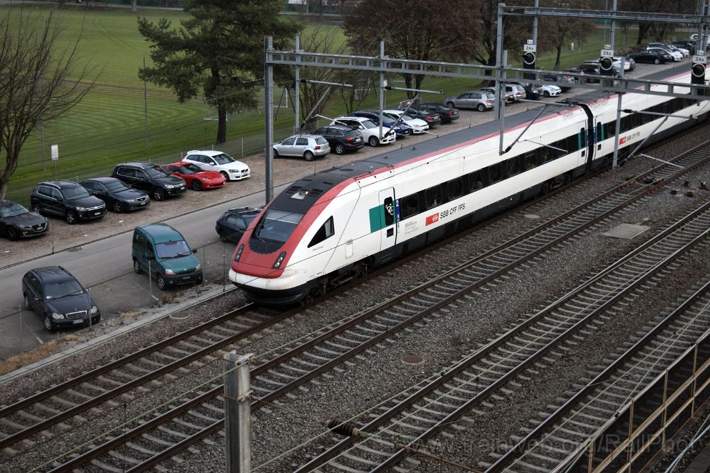 4289-0035-201216.jpg - SBB-CFF ICN RABDe 500.027 "Henry Dunant" / Zürich-Mülligen (Hermetschloobrücke) 20.12.2016