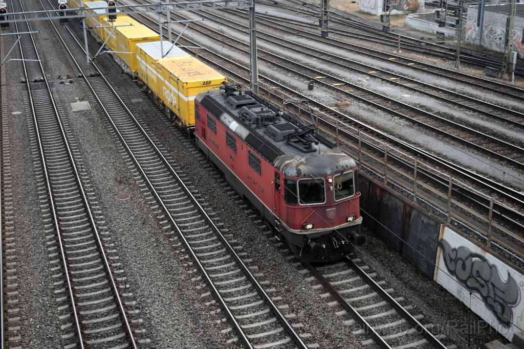 4290-0022-201216.jpg - SBB-CFF Re 4/4" 11236 / Zürich-Mülligen (Hermetschloobrücke) 20.12.2016