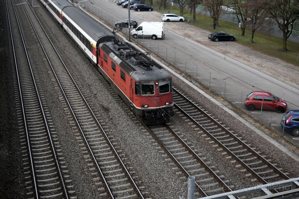 4290-0036-201216.jpg - SBB-CFF Re 4/4" 11157 / Zürich-Mülligen (Hermetschloobrücke) 20.12.2016