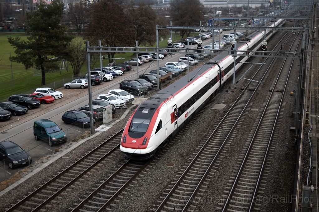 4293-0048-201216.jpg - SBB-CFF ICN RABDe 500.016 "Alice Rivaz" / Zürich-Mülligen (Hermetschloobrücke) 20.12.2016