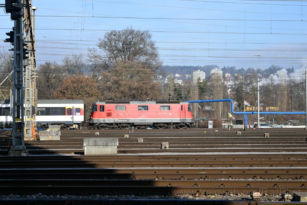 4296-0011-221216.jpg - SBB-CFF Re 4/4" 11302 / Zürich-Mülligen 22.12.2016