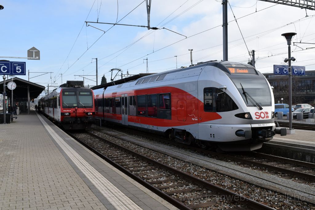 4298-0020-231216.jpg - SOB RABe 526.061-7 "Rigi Kulm" + SBB-CFF ABt 50 85 39-43 897-0 / Rapperswil 23.12.2016