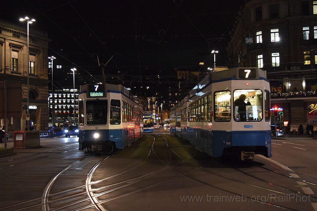 4299-0046-231216.jpg - VBZ Be 4/8 2115 + Be 2/4 2430 / Bahnhofplatz 23.12.2016