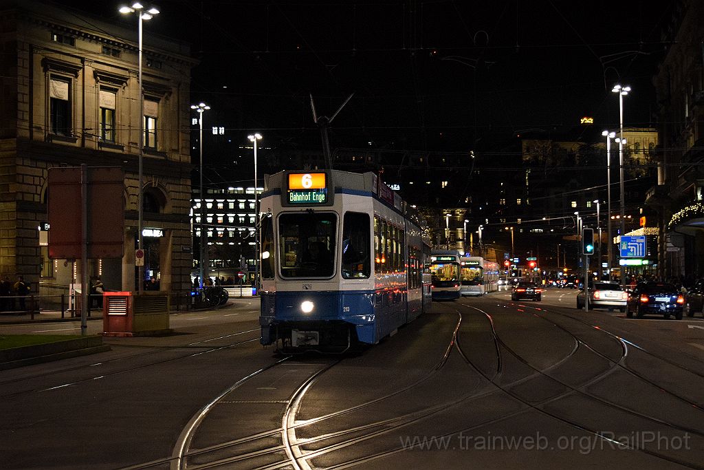 4301-0021-231216.jpg - VBZ Be 4/8 2113 / Bahnhofplatz 23.12.2016