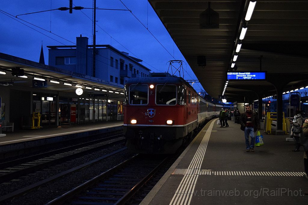 4305-0015-251216.jpg - SBB-CFF Re 4/4" 11128 / Wil 25.12.2016