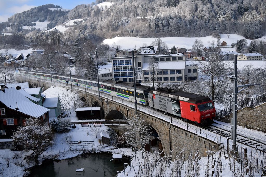 4308-0027-030117.jpg - SOB Re 456.095-9 "Degersheim" + Re 456.096-7 "Wattwil" / Lichtensteig (Untertor) 3.1.2017