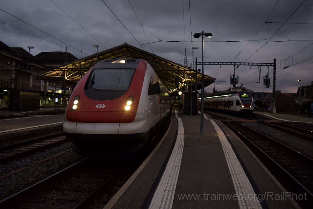 4314-0008-040117.jpg - SBB-CFF ICN RABDe 500.018 "Adolf Wölfli" + RABe 523.017 / Lausanne 4.1.2017