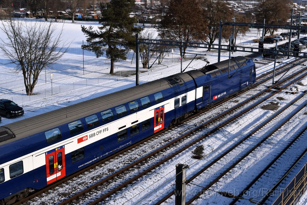 4327-0045-060117.jpg - SBB-CFF B DPZ NDW 50 85 26-73 048-8 + Re 450.028-6 "Ürikon" / Zürich-Mülligen (Hermetschloobrücke) 6.1.2017