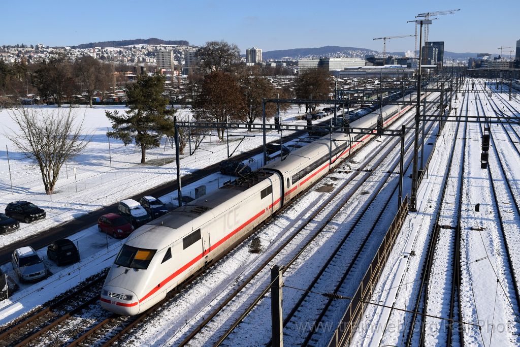 4329-0004-060117.jpg - DBAG ICE 401.074-0 "Zürich" / Zürich-Mülligen (Hermetschloobrücke) 6.1.2017