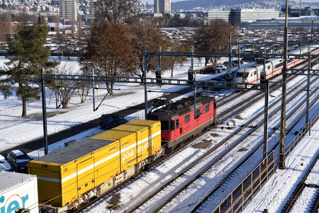 4329-0042-060117.jpg - SBB-CFF Re 4/4" 11258 + DBAG ICE 401.087-2 "Mühldorf am Inn" / Zürich-Mülligen (Hermetschloobrücke) 6.1.2017