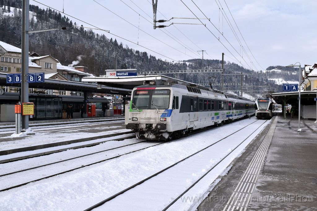 4330-0033-070117.jpg - SOB RBDe 561.081-1 + Thurbo RABe 526.790-1 / Wattwil 7.1.2017