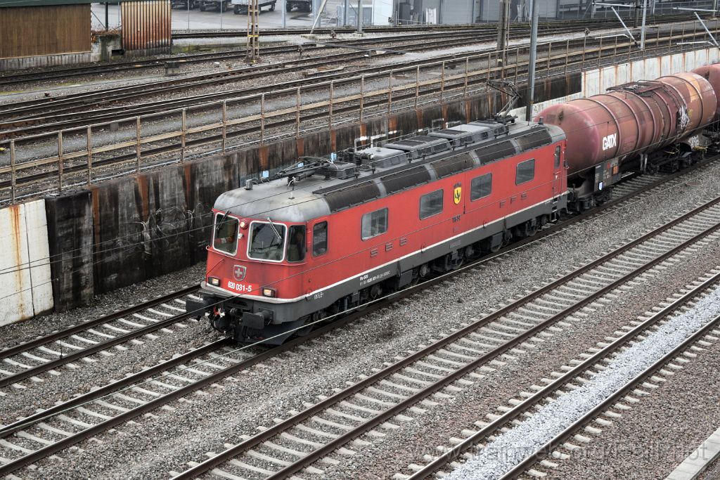 4350-0021-020217.jpg - SBB-CFF Re 6/6 11631 "Dulliken" / Zürich-Mülligen (Hermetschloobrücke) 2.2.2017