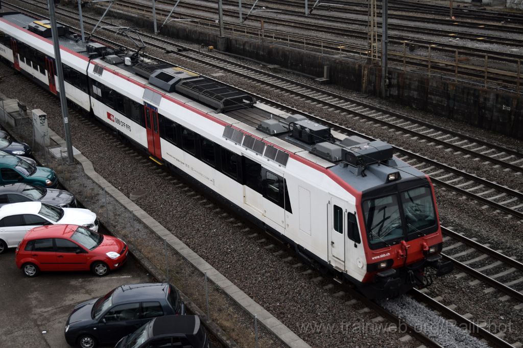 4353-0010-020217.jpg - SBB-CFF RBDe 560.262-8 / Zürich-Mülligen (Hermetschloobrücke) 2.2.2017