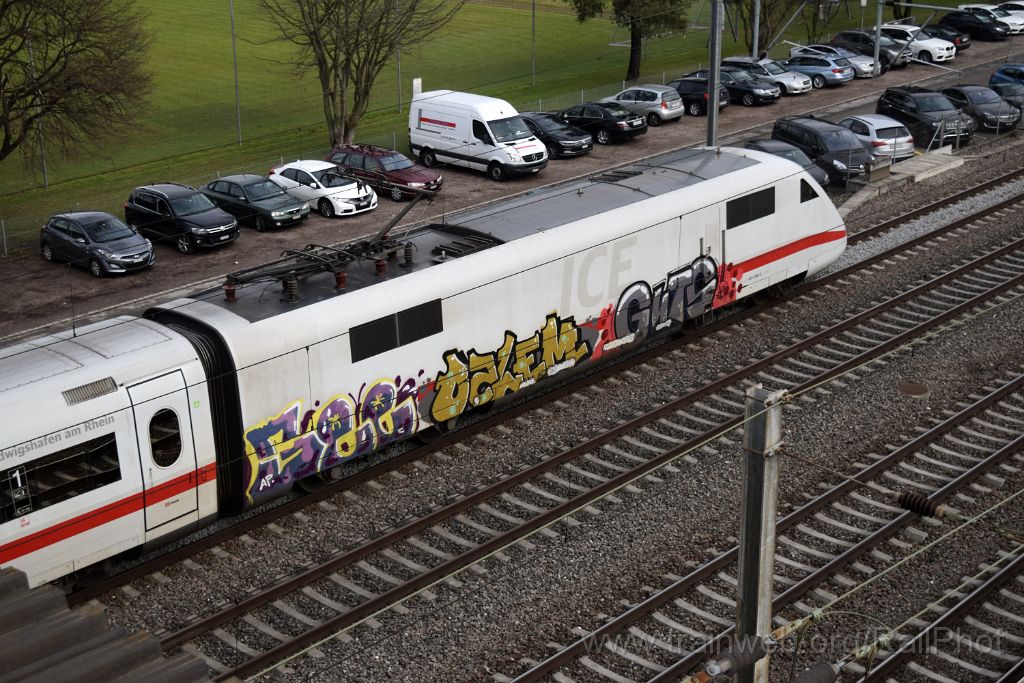 4354-0032-020217.jpg - DBAG ICE 401.590-5 "Ludwigshafen am Rhein" / Zürich-Mülligen (Hermetschloobrücke) 2.2.2017