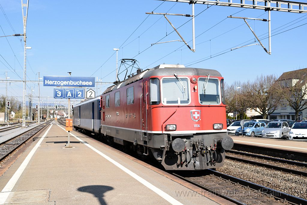 4371-0006-270217.jpg - SBB-CFF Re 4/4'' 11136 + St 901 / Herzogenbuchsee 27.2.2017