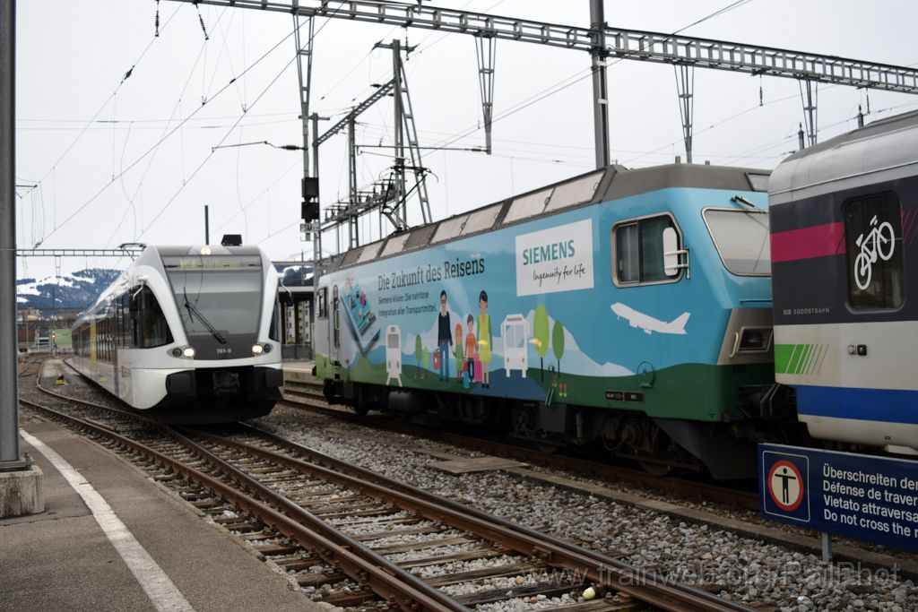 4383-0021-010317.jpg - SOB Re 456.092-6 "Amriswil" + Thurbo RABe 526.781-0 "Kanton Schaffhausen" / Wattwil 1.3.2017