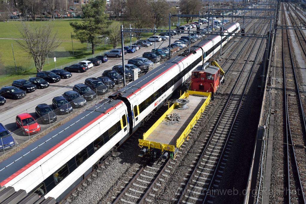 4384-0031-020317.jpg - SBB-CFF Tm 232.043-0 + Kgs (Xns) 123 + ICN RABDe 500.042 "Steivan Brunies" / Zürich-Mülligen (Hermetschloobrücke) 2.3.2017