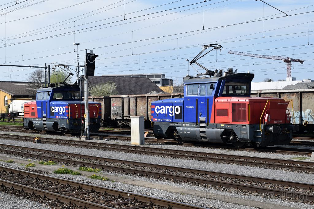 4395-0040-010417.jpg - SBB-CFF Eem 923.008-7 "Schäflisberg" + Eem 923.028-5 "Geissberg" / St.Margrethen 1.4.2017