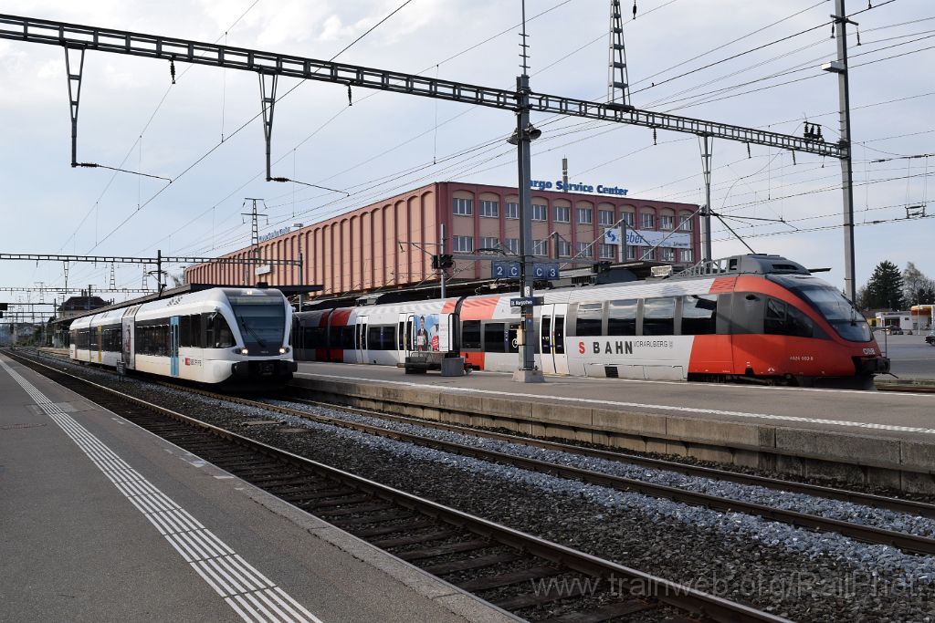 4398-0014-010417.jpg - Thurbo RABe 526.762-0 + ÖBB 4024.003-8 "Klostertal" / St.Margrethen 1.4.2017 / St.Margrethen 1.4.2017