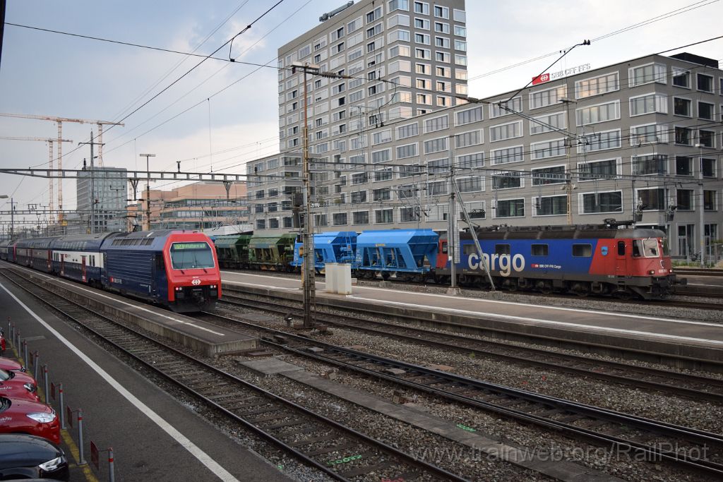 4401-0034-030417.jpg - SBB-CFF Re 450.047-6 "Seegräben" + Re 620.058-8 "Auvernier" / Zürich-Altstetten 3.4.2017