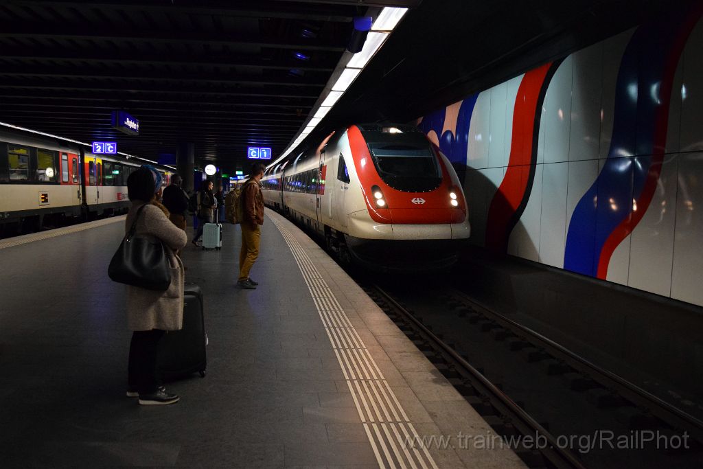4420-0010-050517.jpg - SBB-CFF ICN RABDe 500.038 "Arthur Honegger" / Zürich-Flughafen 5.5.2017