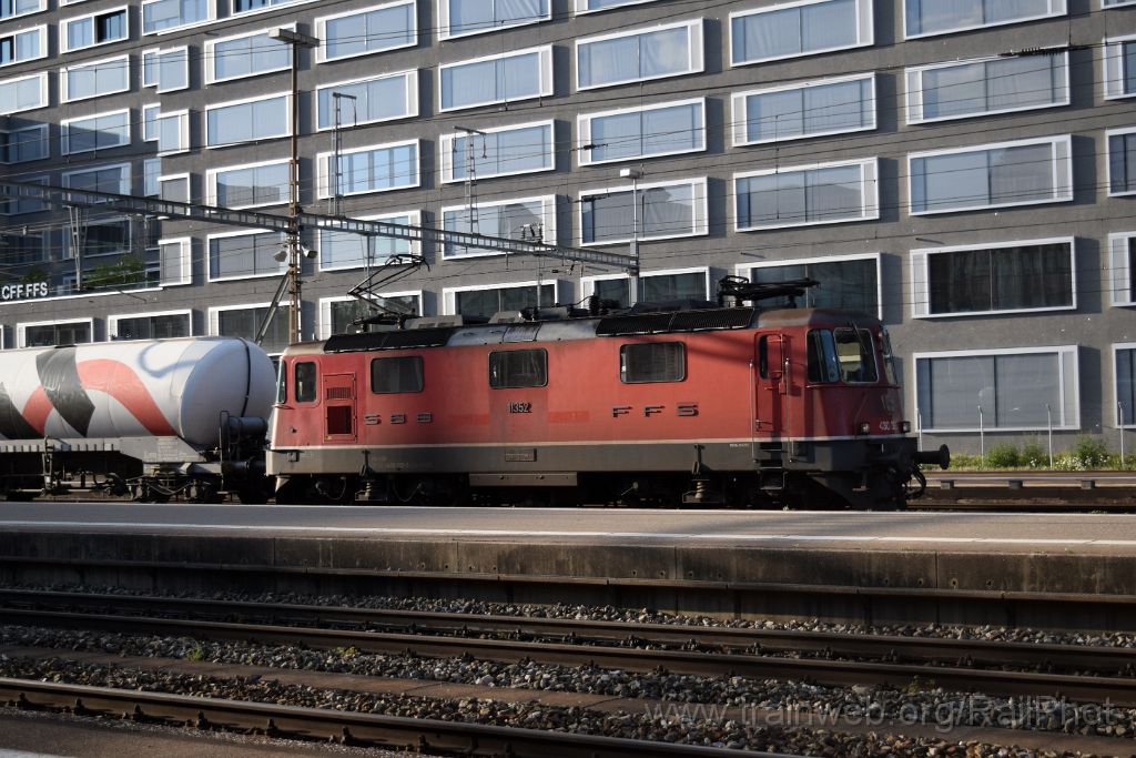 4437-0006-090517.jpg - SBB-CFF Re 4/4"' 11352 / Zürich-Altstetten 9.5.2017