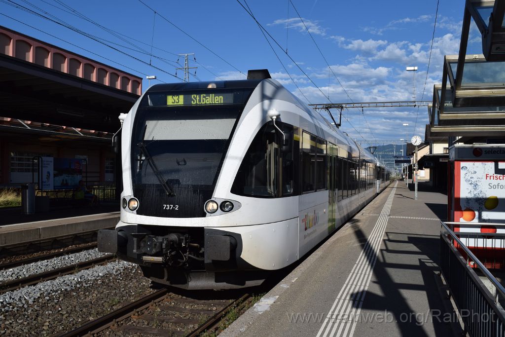 4521-0025-260617.jpg - Thurbo RABe 526.737-2 + RABe 526.761-2 "Untersee und Rhein" / St.Margrethen 26.6.2017