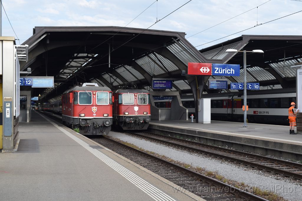 4528-0032-270617.jpg - SBB-CFF Re 4/4" 11122 + Re 4/4" 11303 / Zürich HB 27.6.2017
