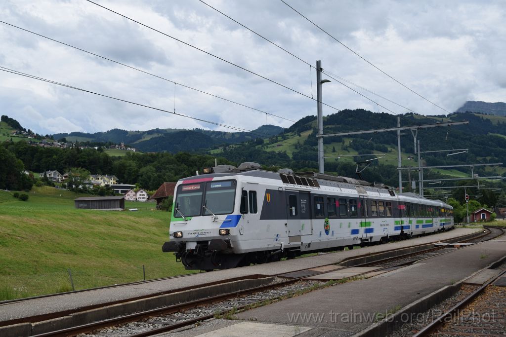 4530-0004-280617.jpg - SOB RBDe 561.083-7 "Richterswil-Samstagern" / Kaltbrunn 28.6.2017