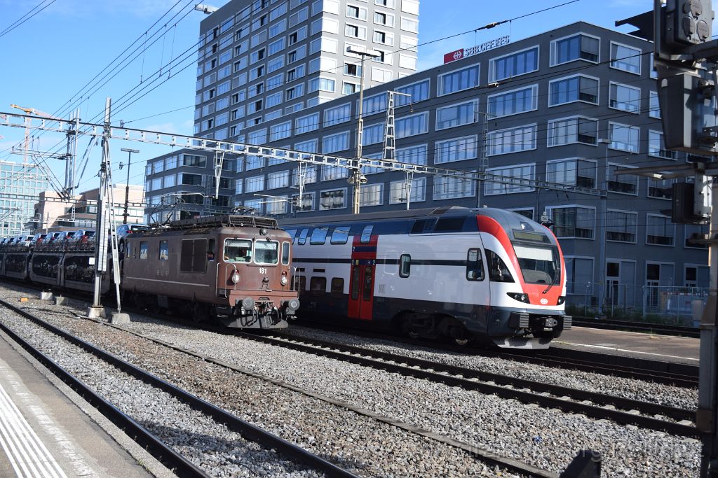 4532-0007-290617.jpg - BLS Re 4/4 181 "Interlaken" + SBB-CFF RABe 511.038 / Zürich-Altstetten 29.6.2017