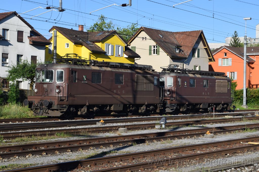 4533-0019-300617.jpg - BLS Re 4/4 182 "Kandergrund" + Re 4/4 171 "Därligen" / Wil 30.6.2017