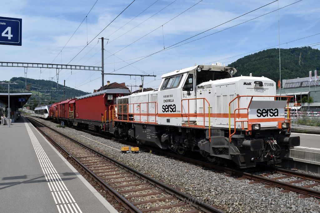 4545-0033-180717.jpg - Sersa Am 843.153-8 "Cinderella" + SBB-CFF XAs 415 + Xs 615 + XAs 315 + Thurbo RABe 526.772-9 / Wattwil 18.7.2017