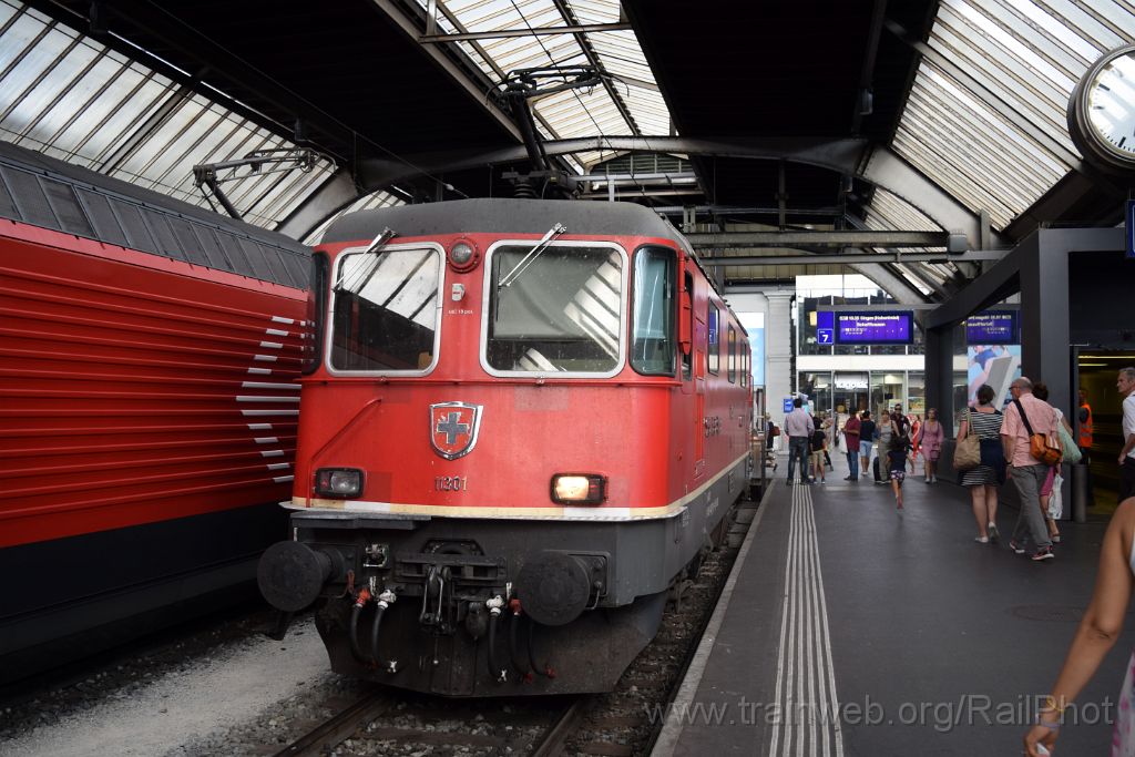 4589-0004-050817.jpg - SBB-CFF Re 4/4" 11301 / Zürich HB 5.8.2017