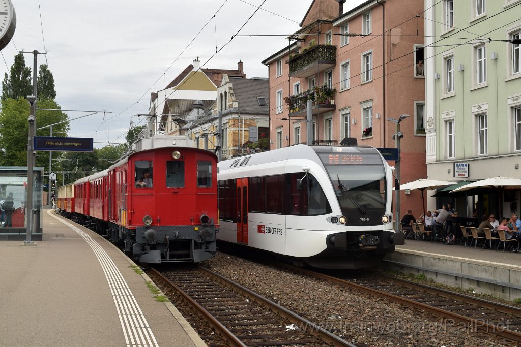 4596-0019-060817.jpg - RHB DZeh 2/4 22 + Thurbo RABe 526.750-5 "Zürcher Weinland" / Rorschach-Hafen 6.8.2017